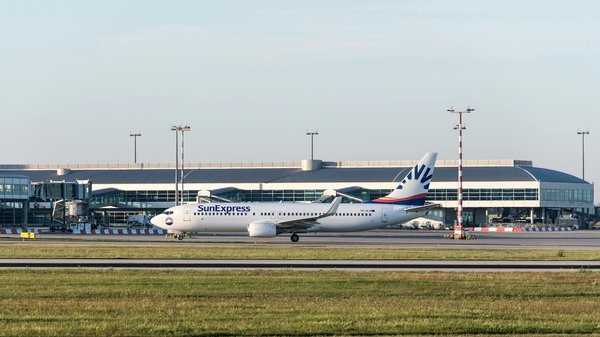 Quels sont les conseils pour une randonnée réussie sur le sentier de la Baie d'Along, Vietnam?